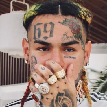 6ix9ine Flexing With Money, Claiming "King of New York" Title